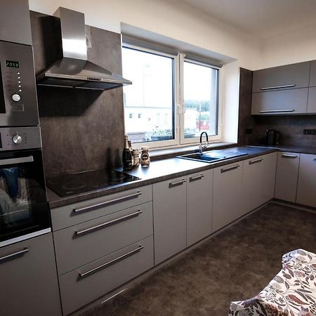Apartman Devade Se Dvema Loznicemi A Wifi Pripojenim 트러트노브 외부 사진