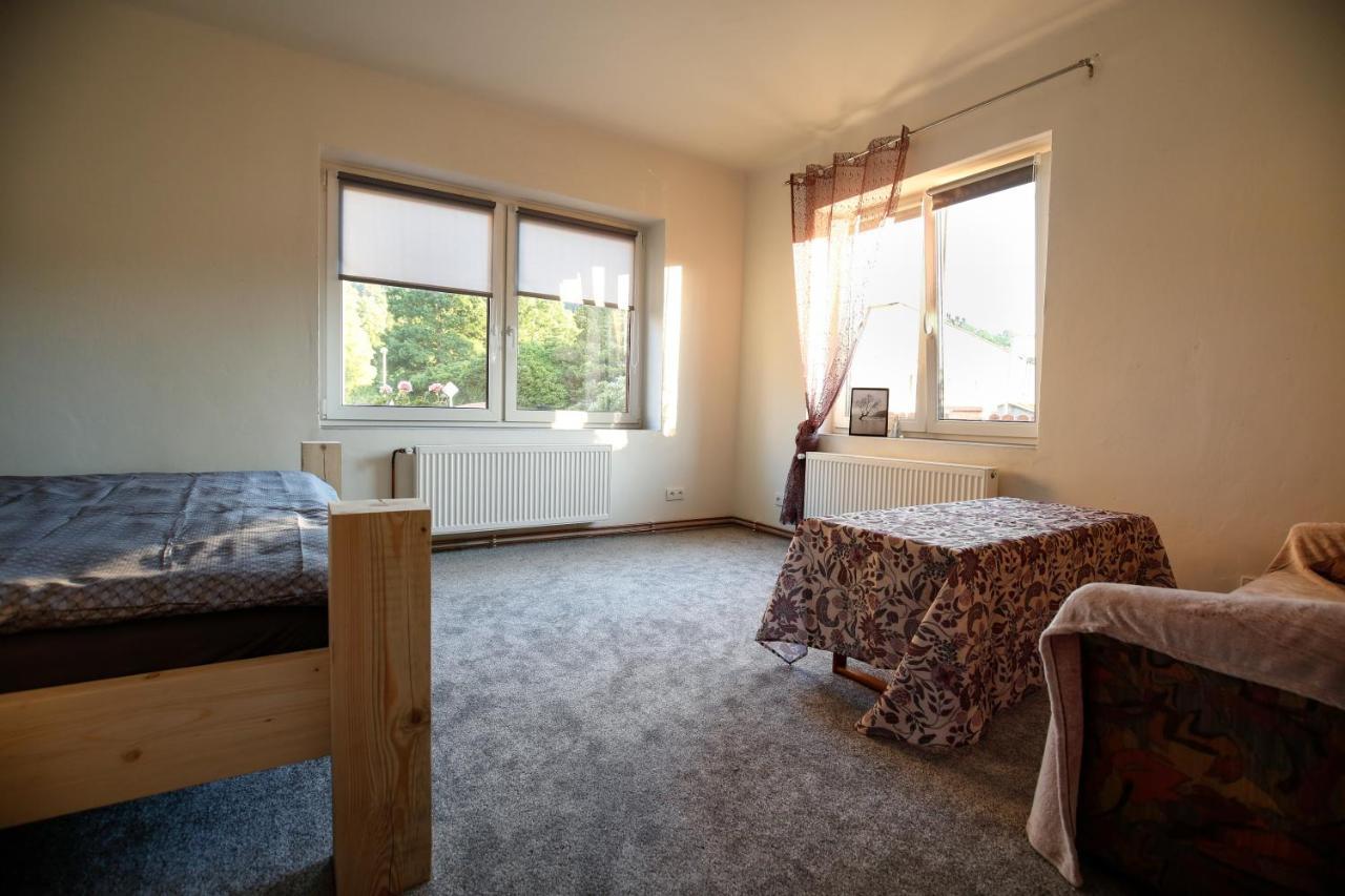 Apartman Devade Se Dvema Loznicemi A Wifi Pripojenim 트러트노브 외부 사진